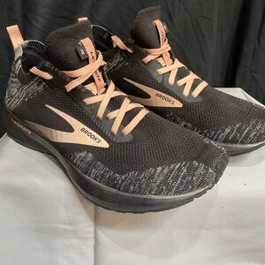 Brooks Women's Black and Coral Cloud Levitate 4 Running Shoes size 10.5